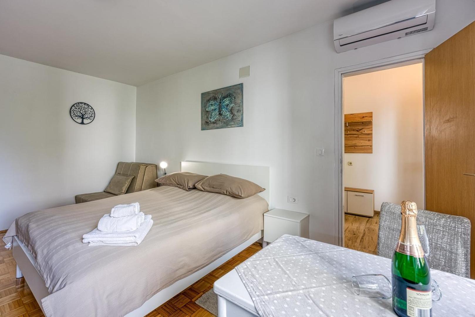 דירות פורץ Aparments Jedro&Karlo מראה חיצוני תמונה